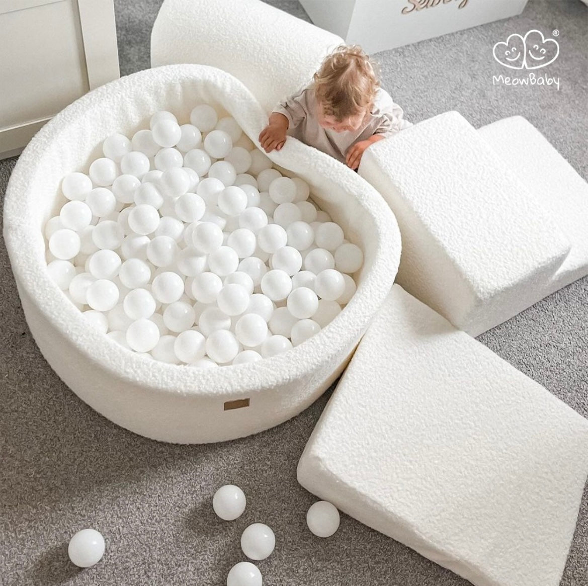 Leikbraut m. Stóru Boltalandi - Boucle Hvít með hvítum og glærum boltum